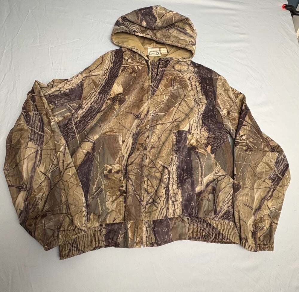 Pella Rugged Outdoors Realtree Camo Hooded Jacket